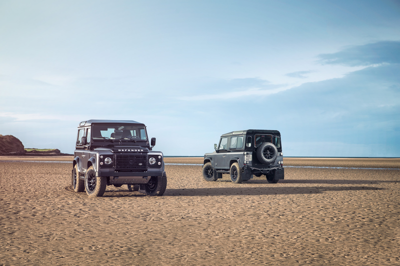 Illustration for article titled A Gigantic Sand Drawing Is How Land Rover Said Farewell To The Defender
